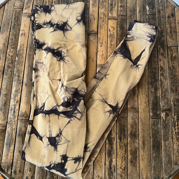 Cute gym leggings bought off Amazon - Picture 2 of 2